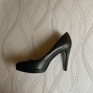 Nine West Black Leather Heels